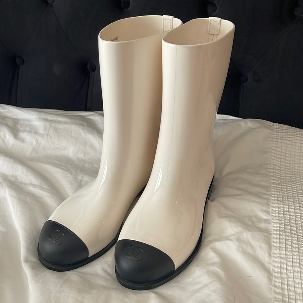 CHANEL Rain boots white 37